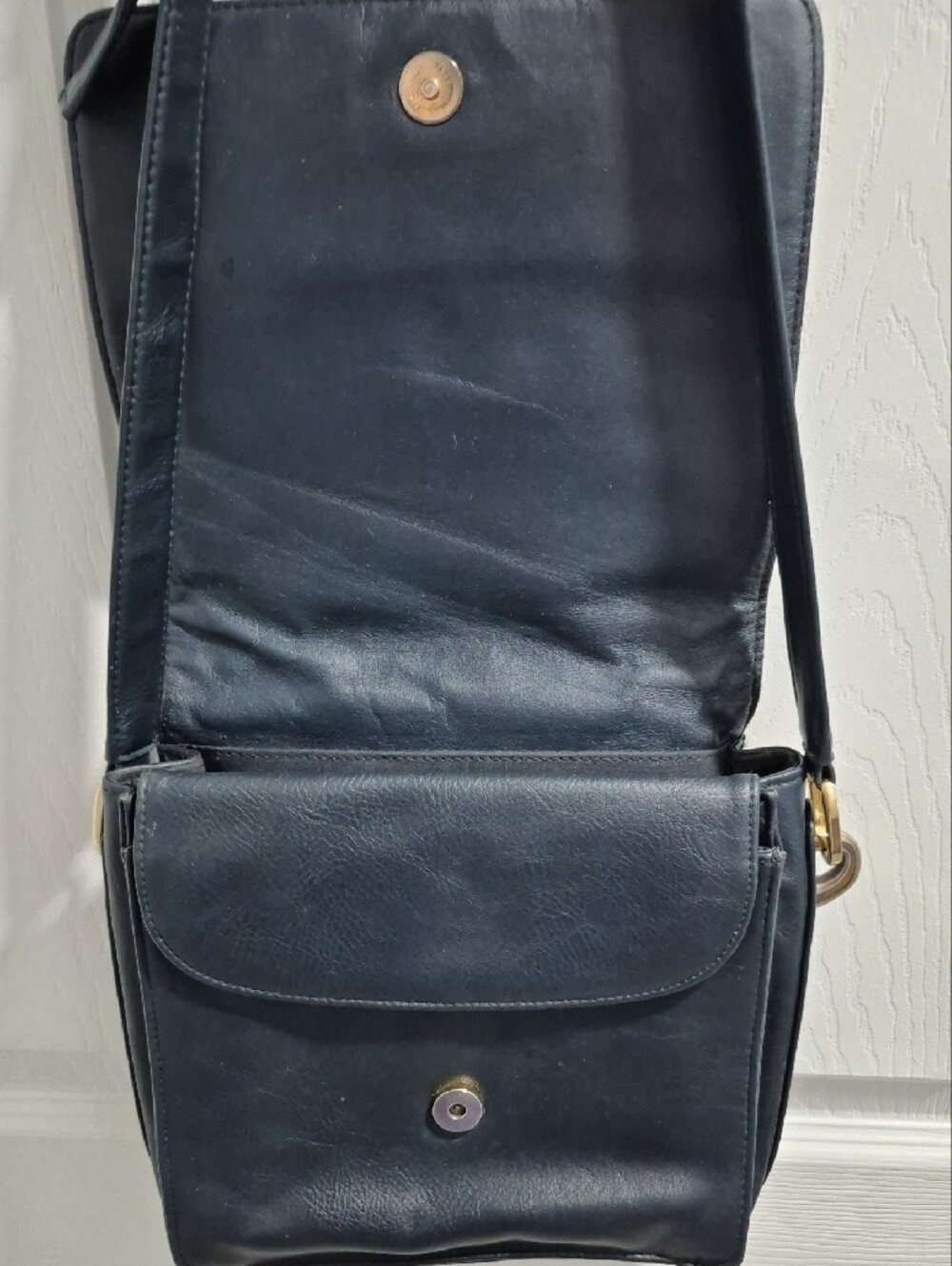 Classic Women's Leather Crossbody Bag - Black - Picture 2 of 10